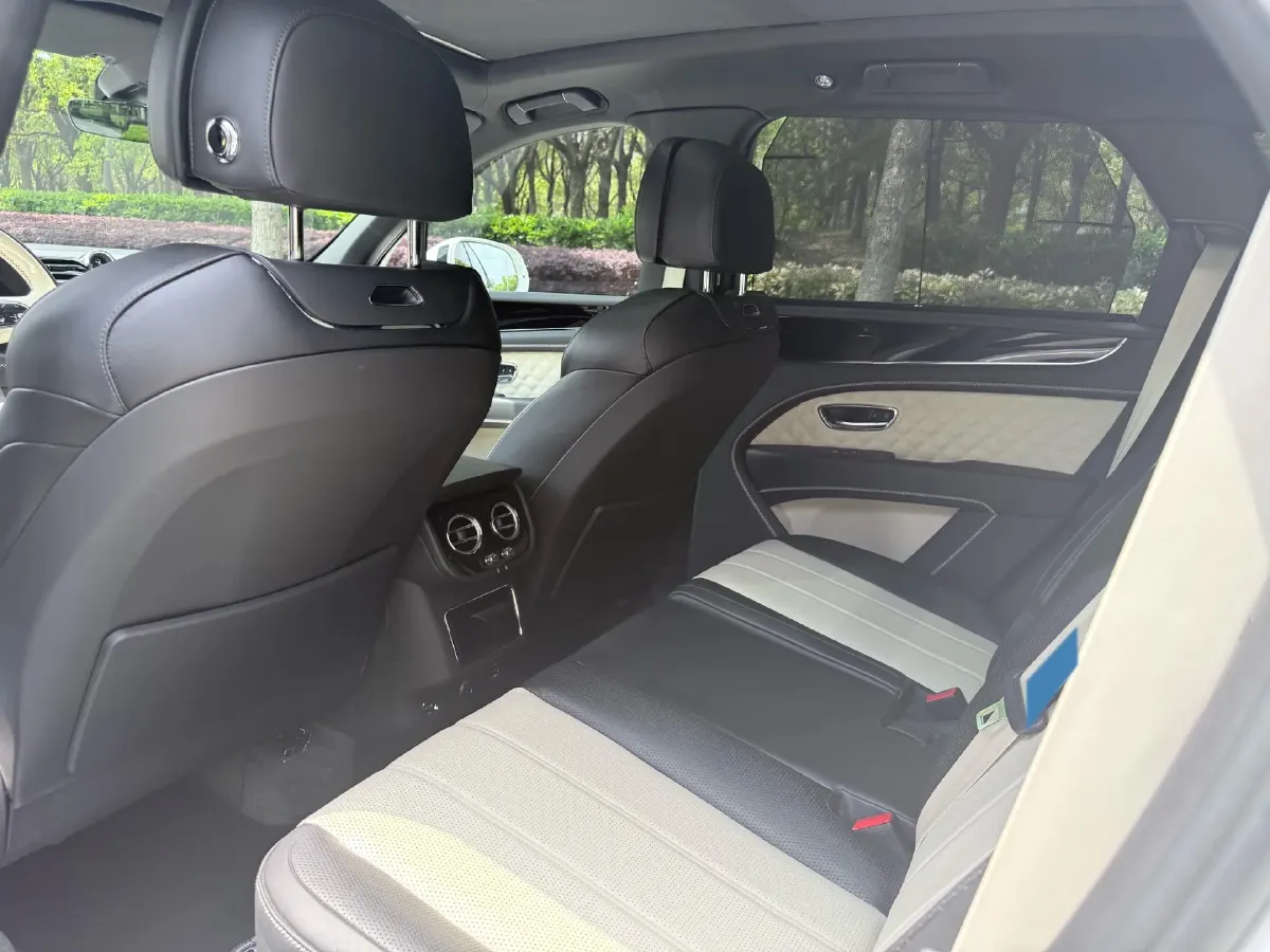 2022 Bentley Bentayga 4.0T 550HP V8 8AT,autocango,china used car exporter,china ev exporter,chinese used car exporter,chinese used ev exporter