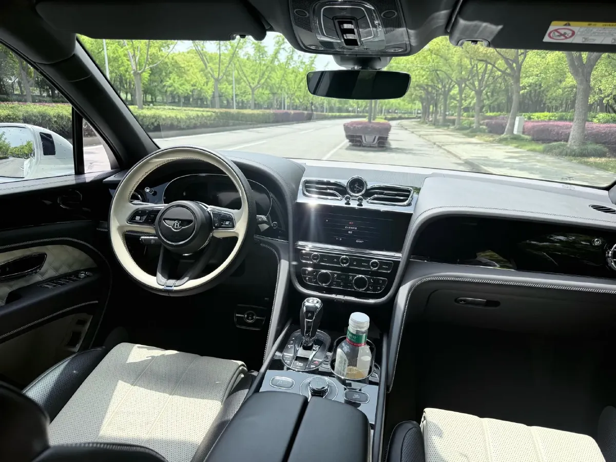 2022 Bentley Bentayga 4.0T 550HP V8 8AT,autocango,china used car exporter,china ev exporter,chinese used car exporter,chinese used ev exporter