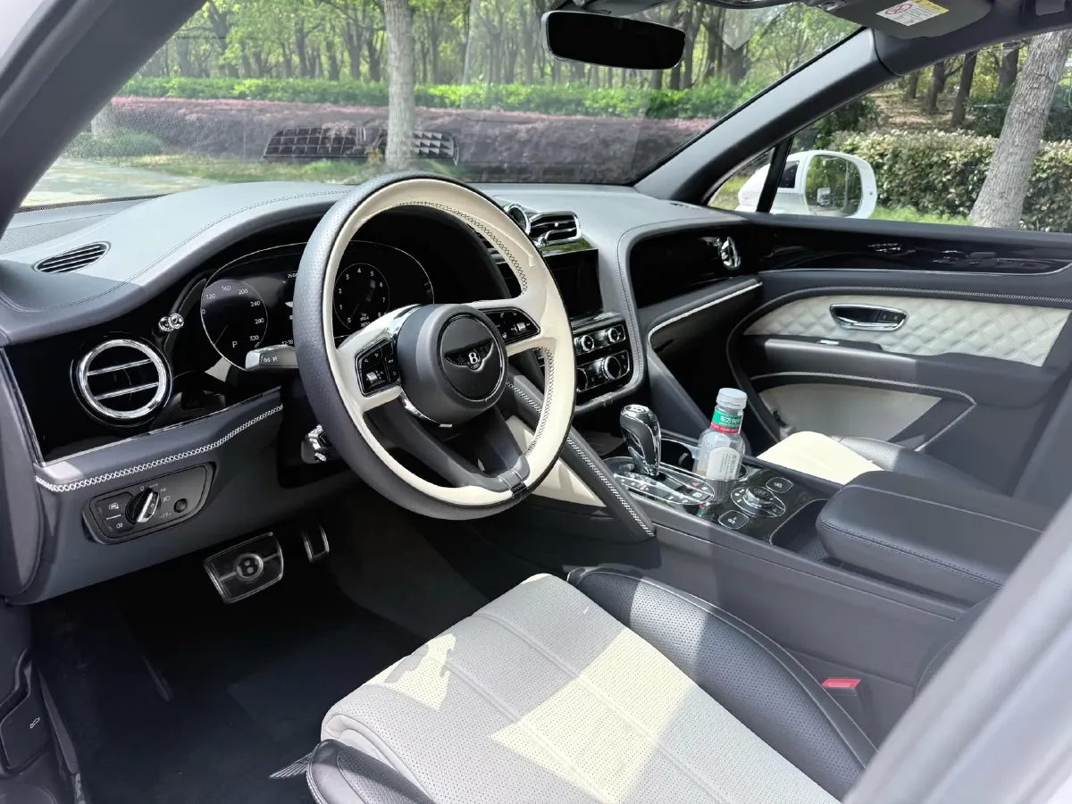 2022 Bentley Bentayga 4.0T 550HP V8 8AT,autocango,china used car exporter,china ev exporter,chinese used car exporter,chinese used ev exporter
