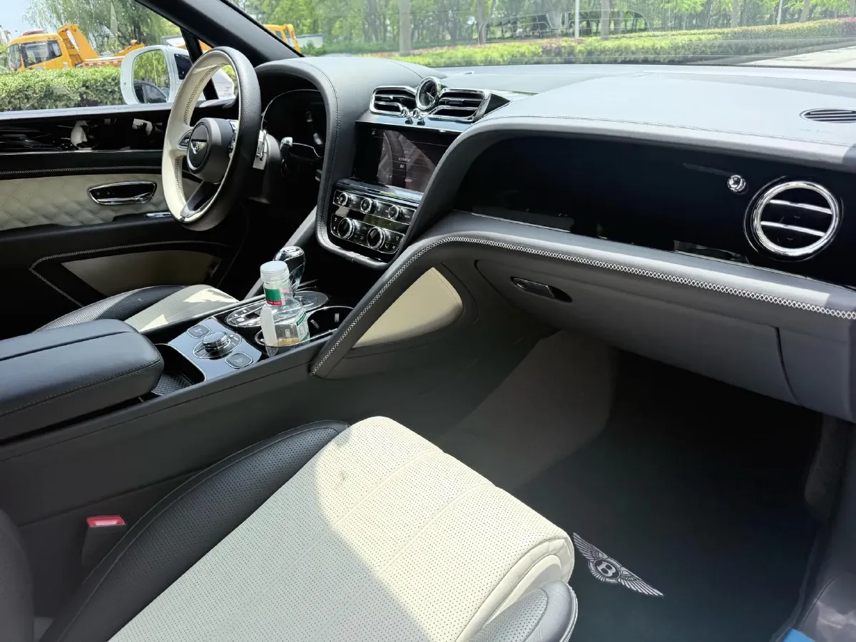 2022 Bentley Bentayga 4.0T 550HP V8 8AT,autocango,china used car exporter,china ev exporter,chinese used car exporter,chinese used ev exporter