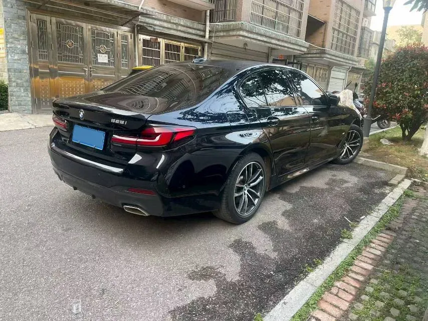 2022 BMW 5 Series 2.0T 184HP L4 8AT,autocango,china used car exporter,china ev exporter,chinese used car exporter,chinese used ev exporter