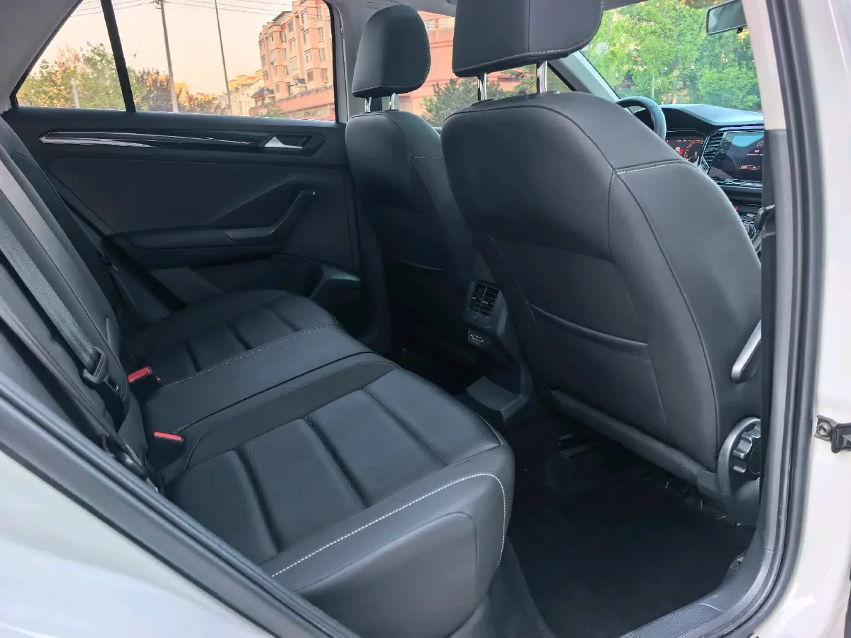 2021 Volkswagen T-Roc 1.4T 150HP L4 7DCT,autocango,china used car exporter,china ev exporter,chinese used car exporter,chinese used ev exporter