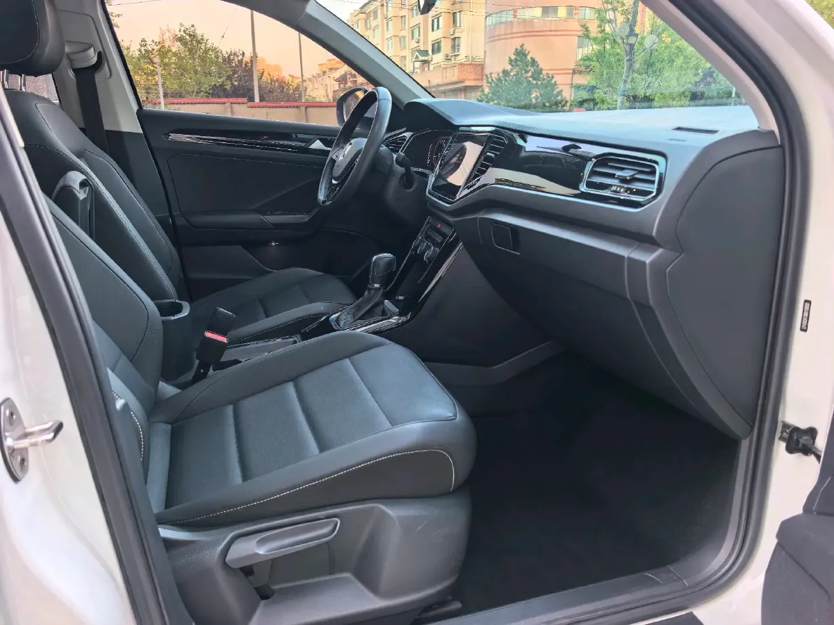 2021 Volkswagen T-Roc 1.4T 150HP L4 7DCT,autocango,china used car exporter,china ev exporter,chinese used car exporter,chinese used ev exporter