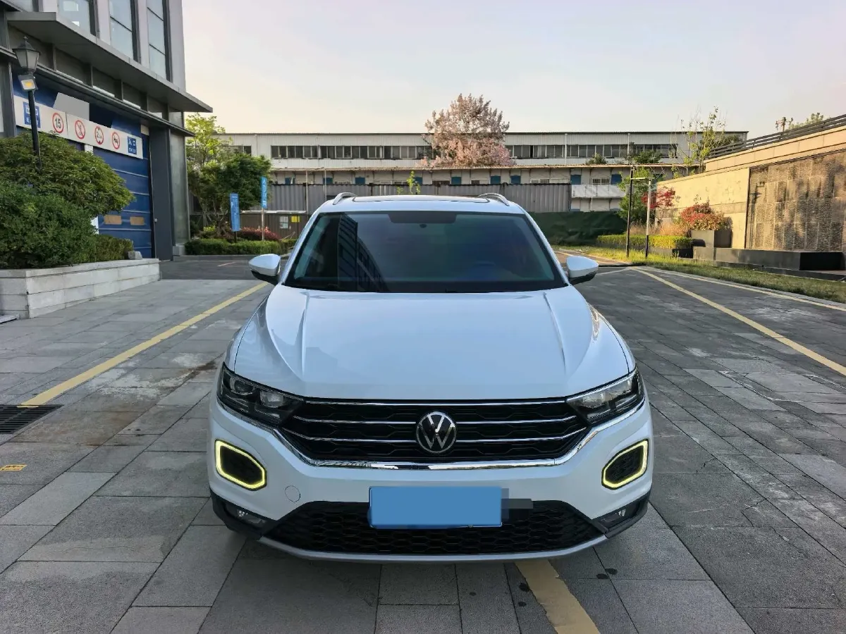 2021 Volkswagen T-Roc 1.4T 150HP L4 7DCT,autocango,china used car exporter,china ev exporter,chinese used car exporter,chinese used ev exporter