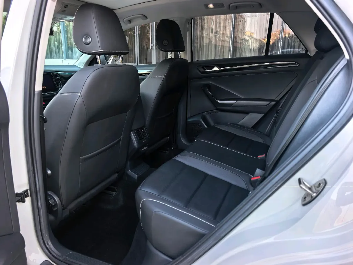 2021 Volkswagen T-Roc 1.4T 150HP L4 7DCT,autocango,china used car exporter,china ev exporter,chinese used car exporter,chinese used ev exporter