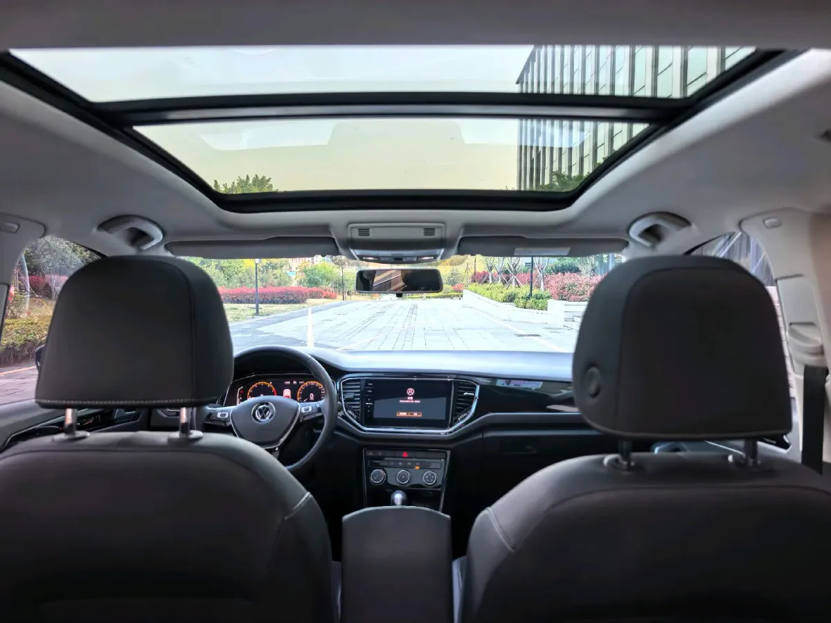 2021 Volkswagen T-Roc 1.4T 150HP L4 7DCT,autocango,china used car exporter,china ev exporter,chinese used car exporter,chinese used ev exporter