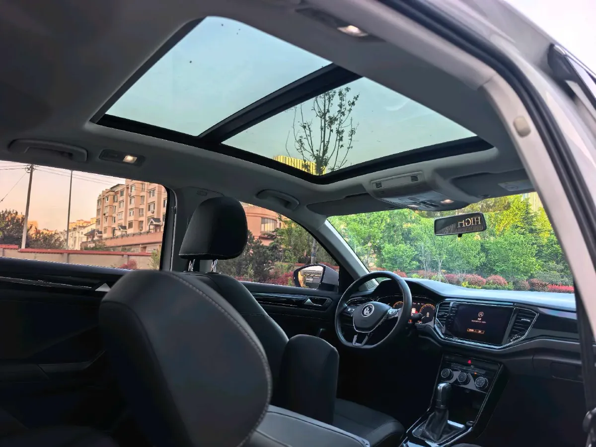 2021 Volkswagen T-Roc 1.4T 150HP L4 7DCT,autocango,china used car exporter,china ev exporter,chinese used car exporter,chinese used ev exporter