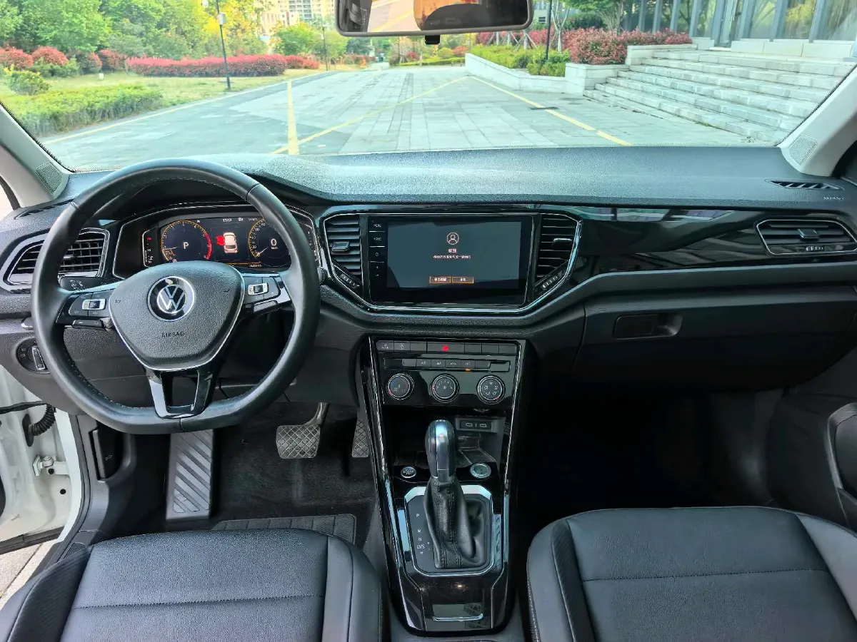 2021 Volkswagen T-Roc 1.4T 150HP L4 7DCT,autocango,china used car exporter,china ev exporter,chinese used car exporter,chinese used ev exporter