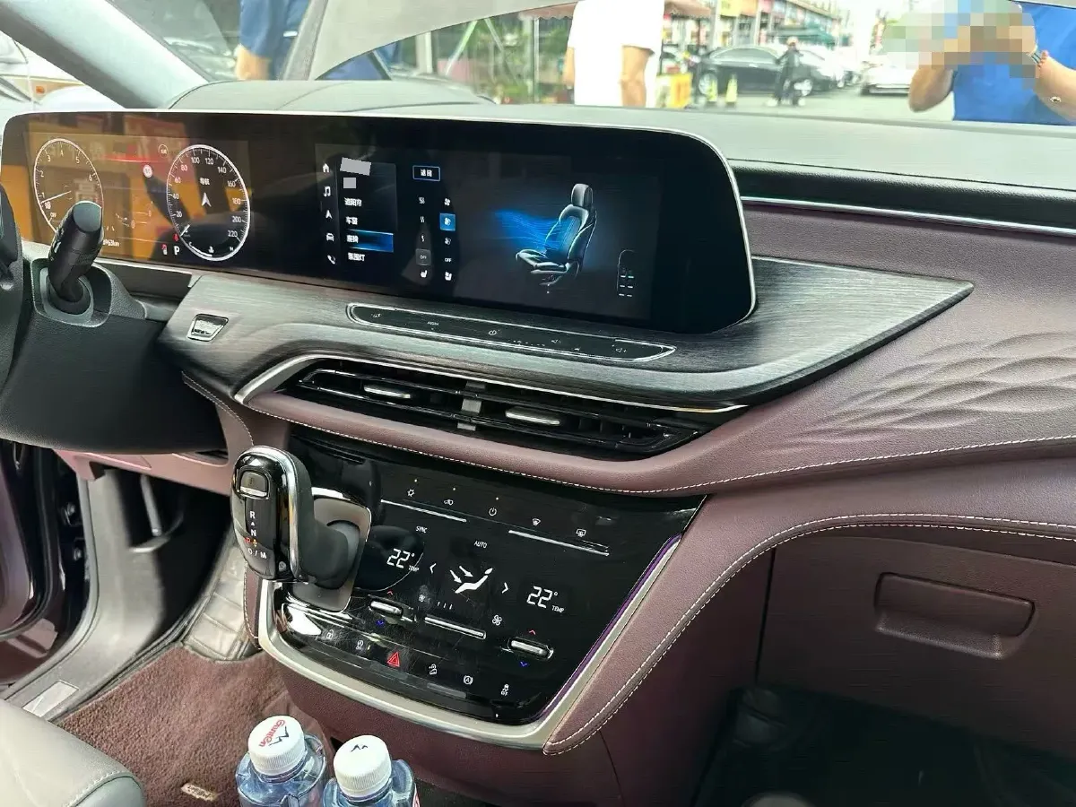 2021 Buick GL8 2.0T 237HP L4 9AT,autocango,china used car exporter,china ev exporter,chinese used car exporter,chinese used ev exporter