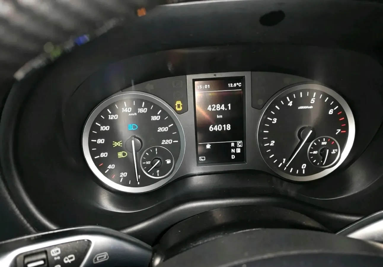 2021 Mercedes-Benz Vito 2.0T 211HP L4 9AT,autocango,china used car exporter,china ev exporter,chinese used car exporter,chinese used ev exporter