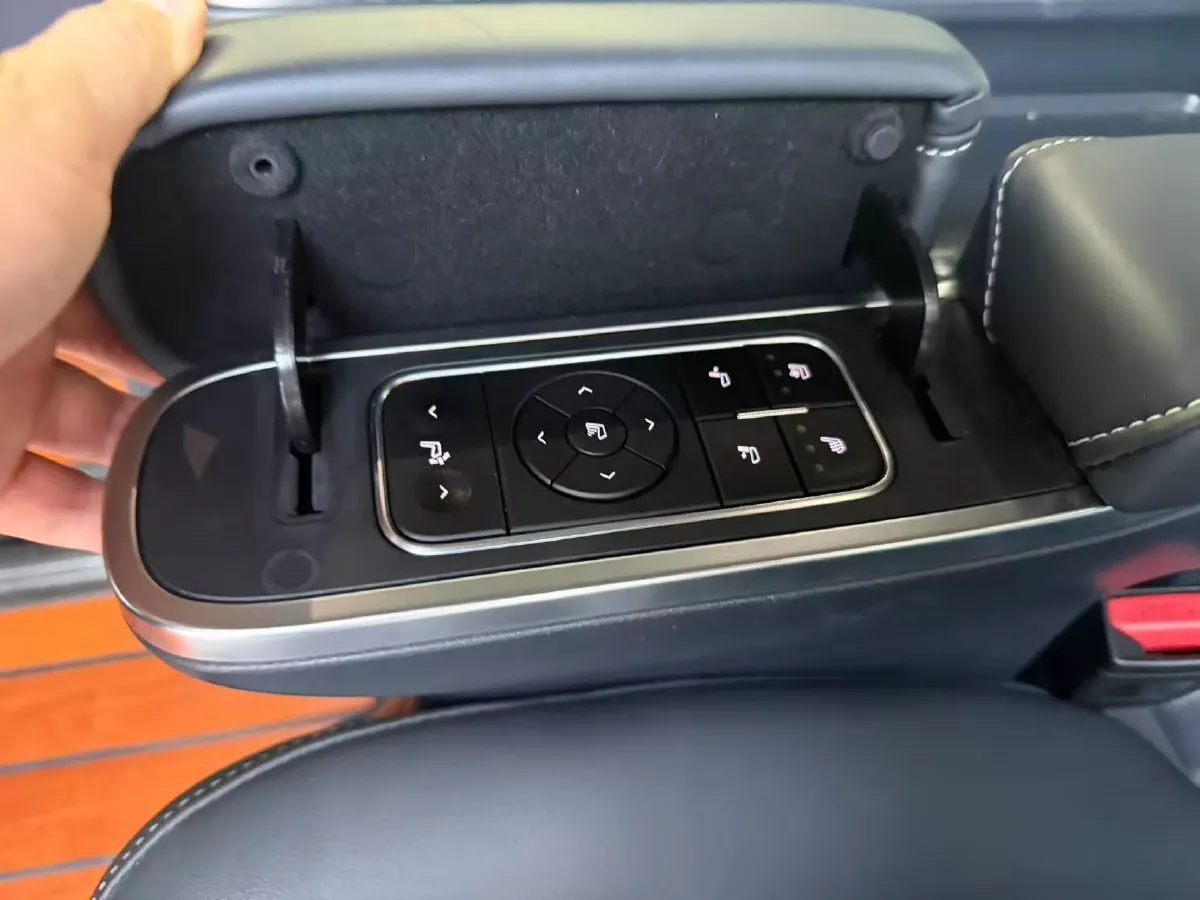 2021 GAC Trumpchi M8 2.0T 252HP L4 8AT,autocango,china used car exporter,china ev exporter,chinese used car exporter,chinese used ev exporter