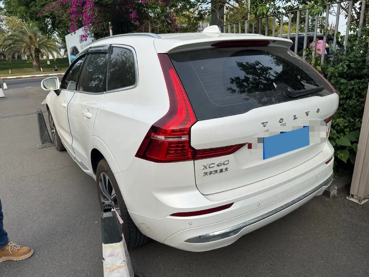 2024 Volvo XC60 2.0T 250HP L4 8AT,autocango,china used car exporter,china ev exporter,chinese used car exporter,chinese used ev exporter