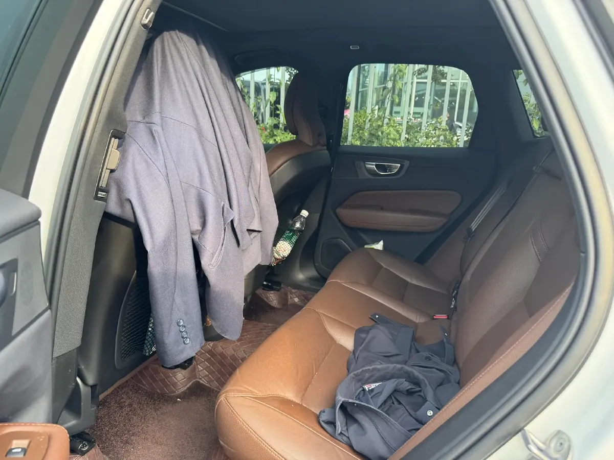 2024 Volvo XC60 2.0T 250HP L4 8AT,autocango,china used car exporter,china ev exporter,chinese used car exporter,chinese used ev exporter