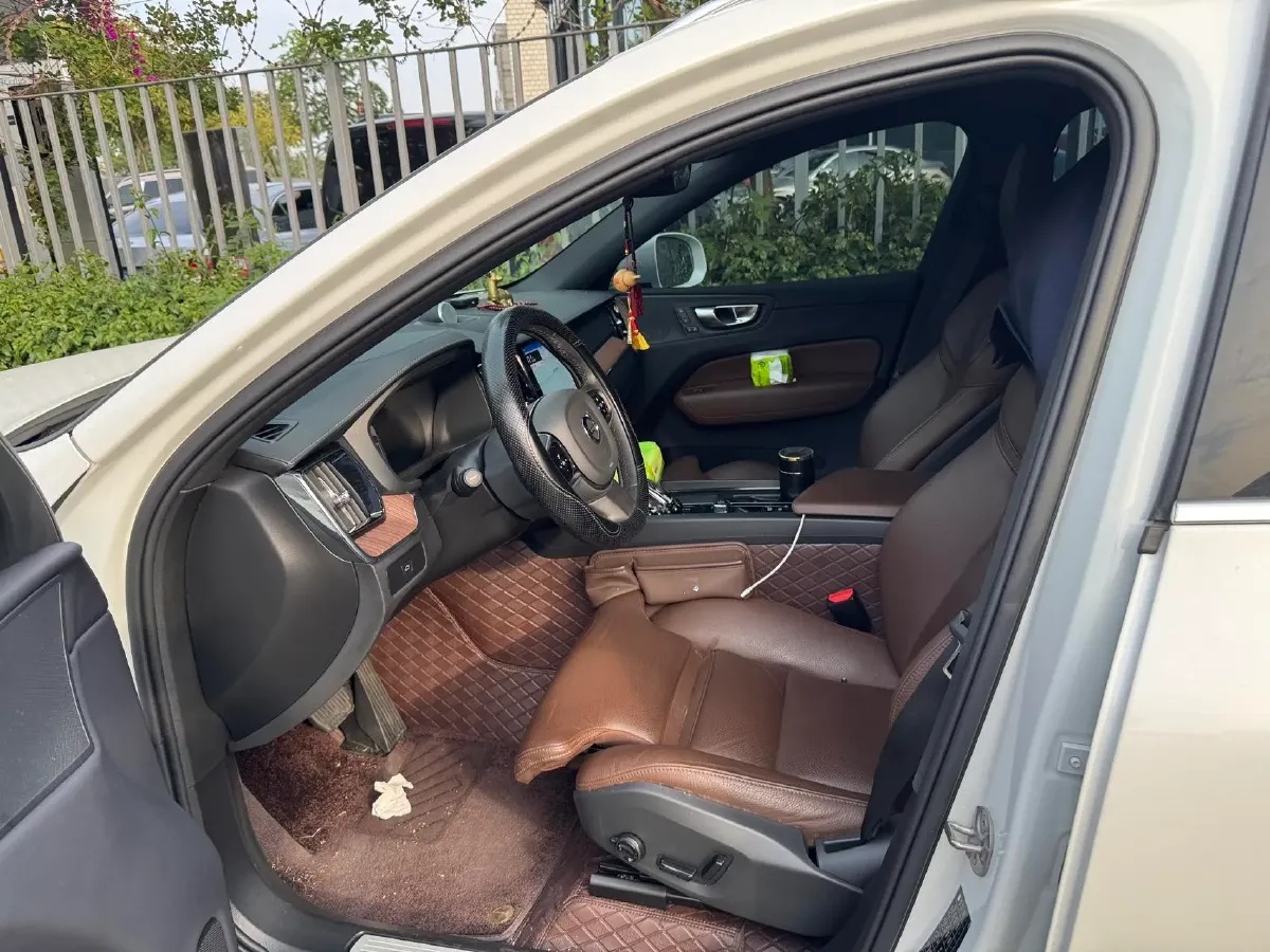 2024 Volvo XC60 2.0T 250HP L4 8AT,autocango,china used car exporter,china ev exporter,chinese used car exporter,chinese used ev exporter