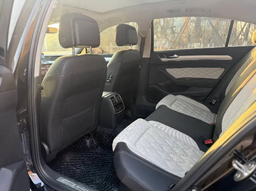2023 Volkswagen Magotan 2.0T 186HP L4 7DCT,autocango,china used car exporter,china ev exporter,chinese used car exporter,chinese used ev exporter