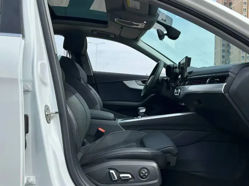 2023 Audi A4L 2.0T 190HP L4 7DCT,autocango,china used car exporter,china ev exporter,chinese used car exporter,chinese used ev exporter