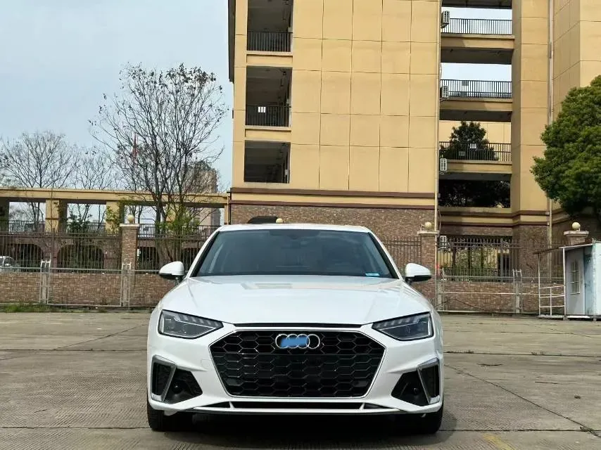 2023 Audi A4L 2.0T 190HP L4 7DCT,autocango,china used car exporter,china ev exporter,chinese used car exporter,chinese used ev exporter