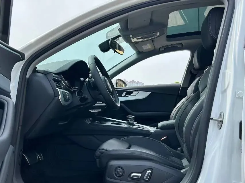 2023 Audi A4L 2.0T 190HP L4 7DCT,autocango,china used car exporter,china ev exporter,chinese used car exporter,chinese used ev exporter