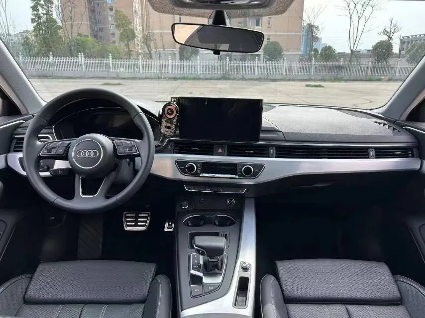 2023 Audi A4L 2.0T 190HP L4 7DCT,autocango,china used car exporter,china ev exporter,chinese used car exporter,chinese used ev exporter