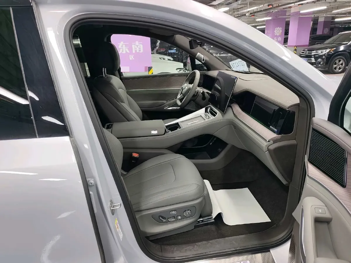 2025 Denza DenzaN9 2.0T 207HP L4 E-CVT PHEV,autocango,china used car exporter,china ev exporter,chinese used car exporter,chinese used ev exporter