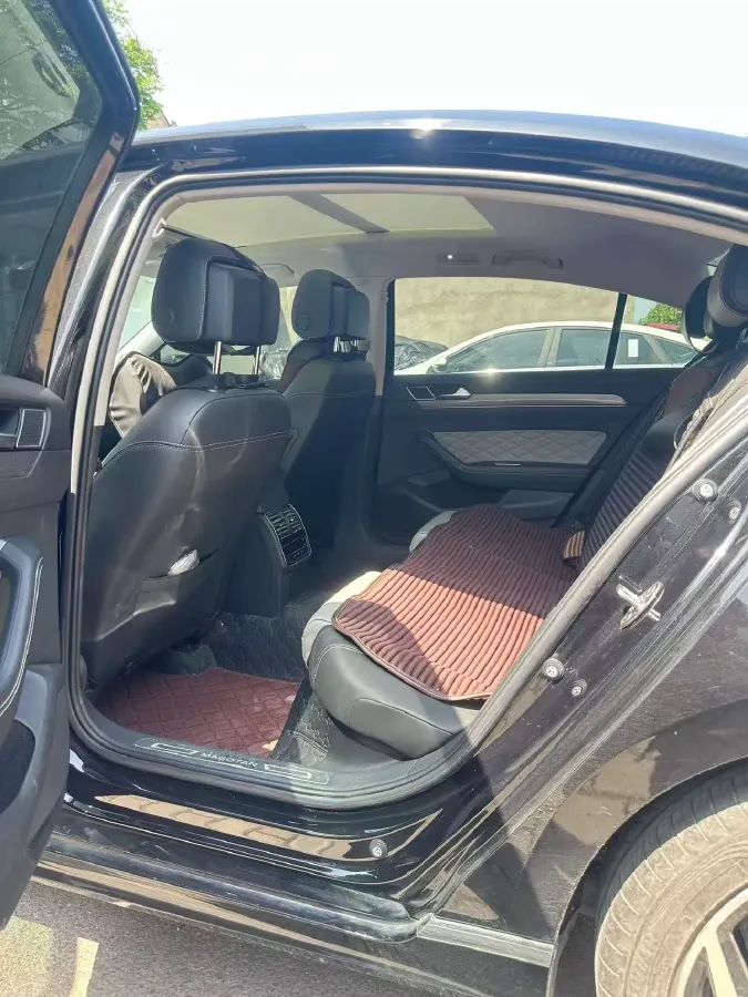 2023 Volkswagen Magotan 2.0T 186HP L4 7DCT,autocango,china used car exporter,china ev exporter,chinese used car exporter,chinese used ev exporter