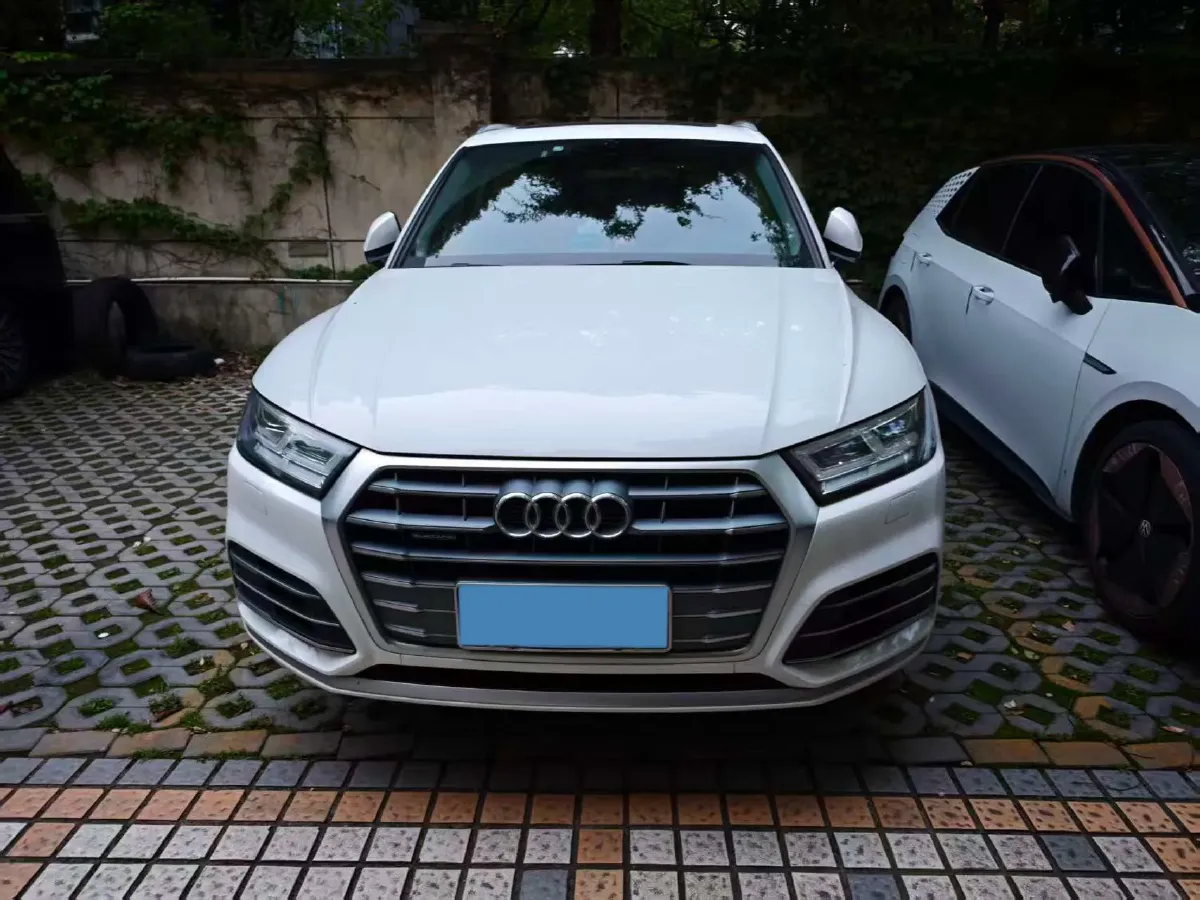 2020 Audi Q5L 2.0T 190HP L4 7DCT,autocango,china used car exporter,china ev exporter,chinese used car exporter,chinese used ev exporter