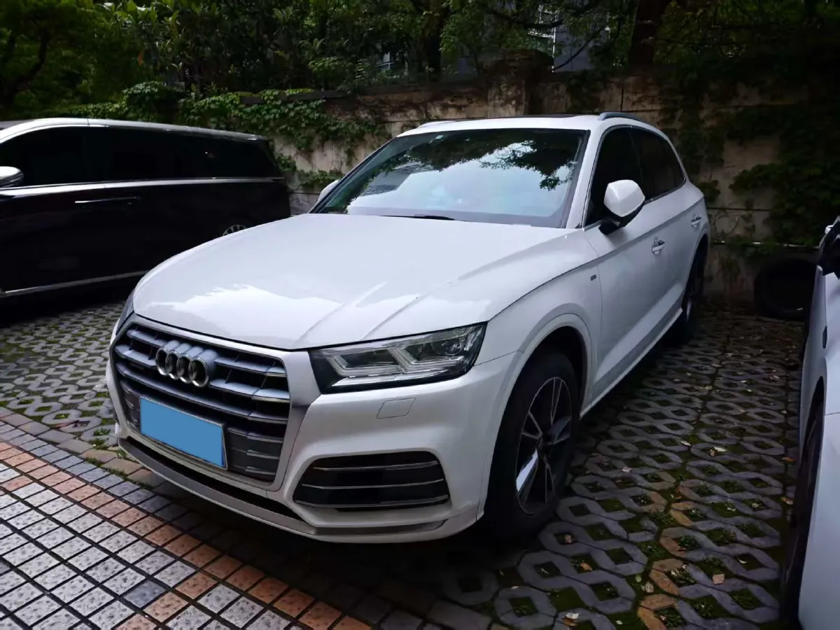 2020 Audi Q5L 2.0T 190HP L4 7DCT,autocango,china used car exporter,china ev exporter,chinese used car exporter,chinese used ev exporter
