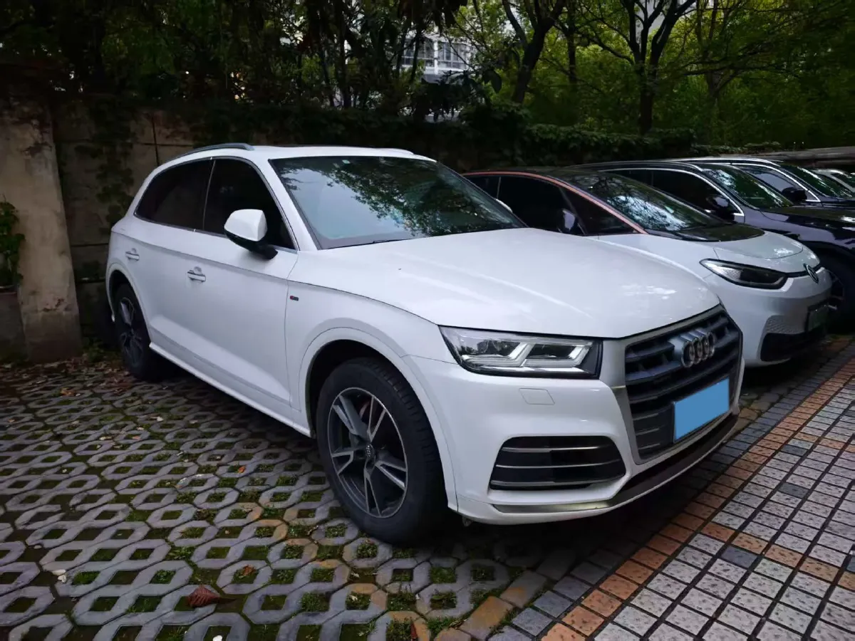 2020 Audi Q5L 2.0T 190HP L4 7DCT,autocango,china used car exporter,china ev exporter,chinese used car exporter,chinese used ev exporter
