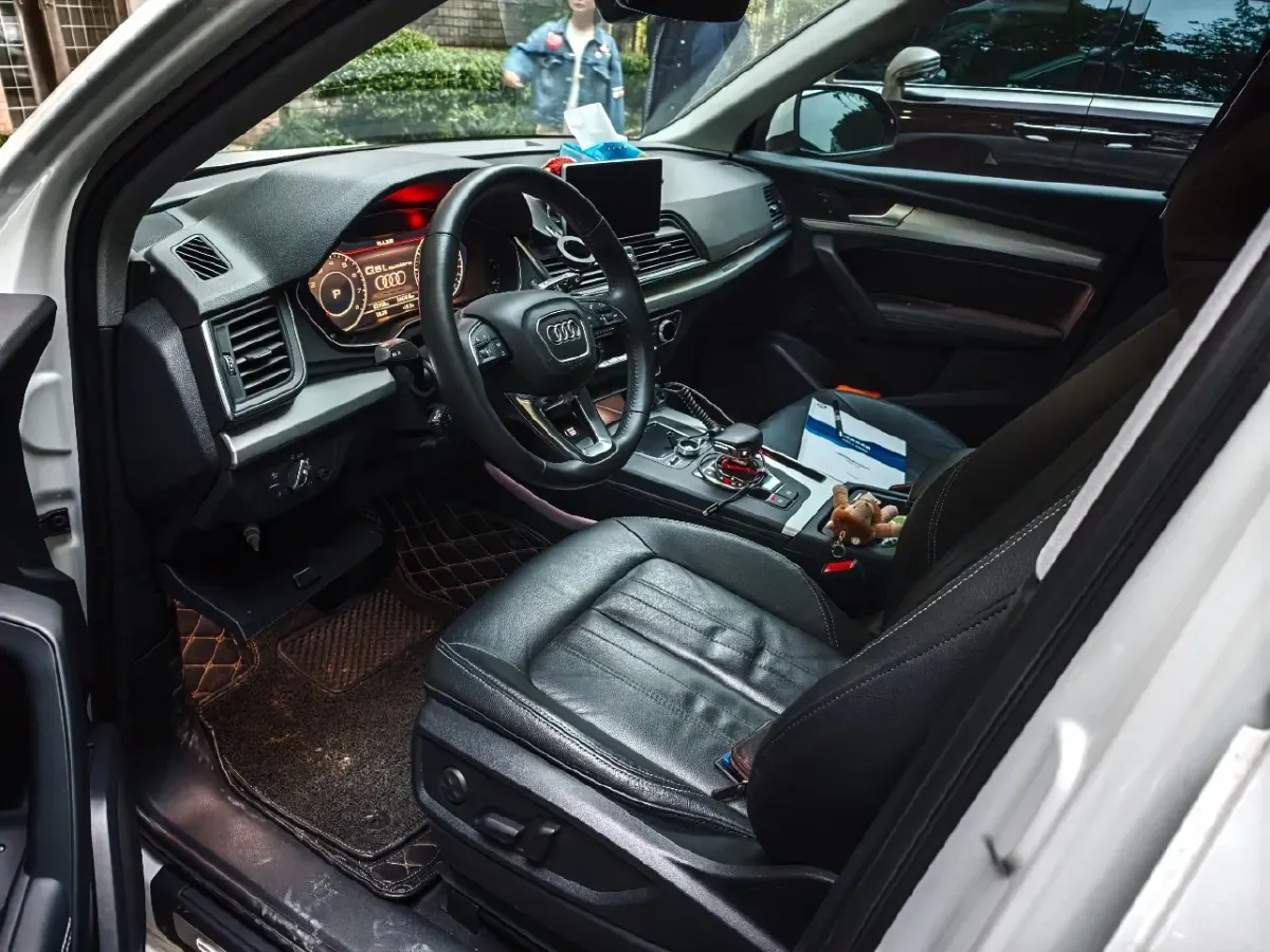 2020 Audi Q5L 2.0T 190HP L4 7DCT,autocango,china used car exporter,china ev exporter,chinese used car exporter,chinese used ev exporter