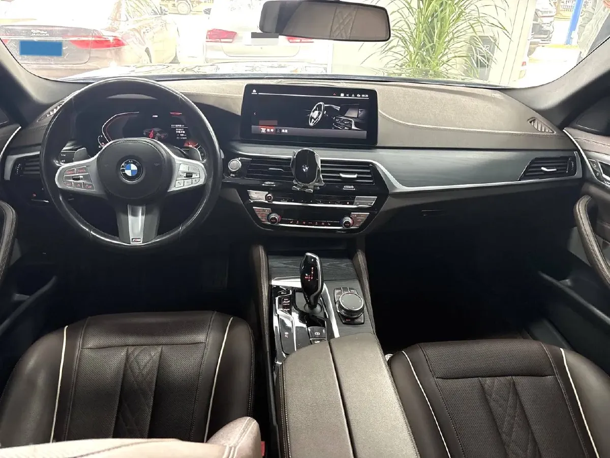2022 BMW 5 Series 2.0T 252HP L4 8AT,autocango,china used car exporter,china ev exporter,chinese used car exporter,chinese used ev exporter