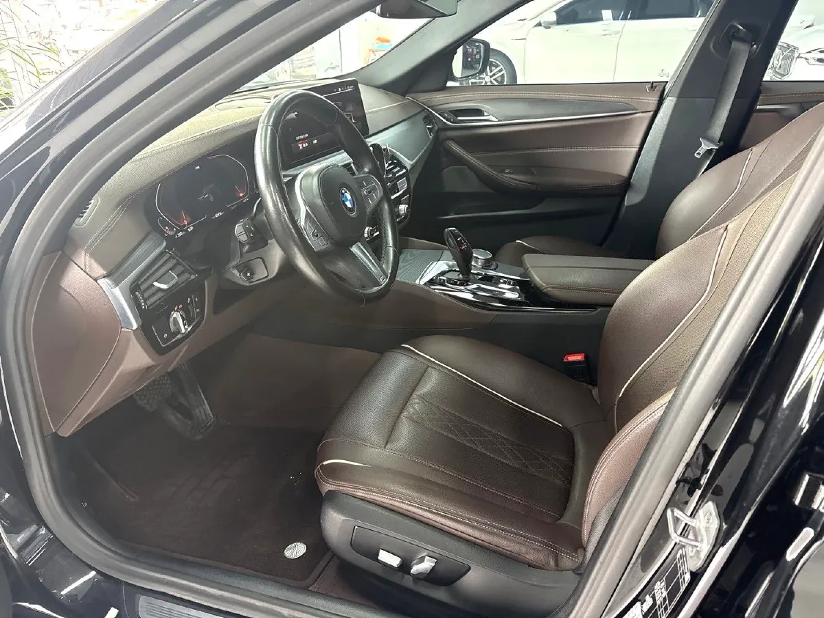 2022 BMW 5 Series 2.0T 252HP L4 8AT,autocango,china used car exporter,china ev exporter,chinese used car exporter,chinese used ev exporter