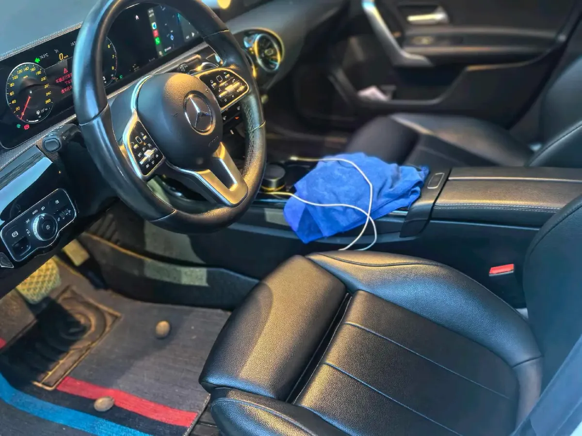 2020 Mercedes-Benz A Class 1.3T 136HP L4 7DCT,autocango,china used car exporter,china ev exporter,chinese used car exporter,chinese used ev exporter