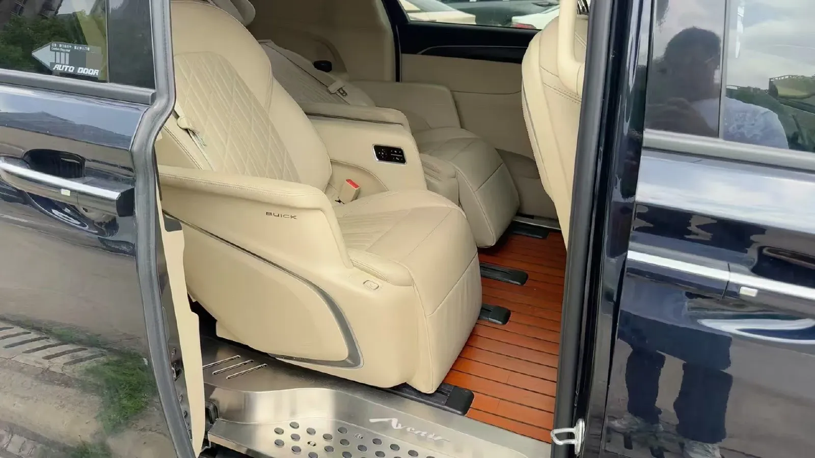 2022 Buick GL8 2.0T 237HP L4 9AT,autocango,china used car exporter,china ev exporter,chinese used car exporter,chinese used ev exporter