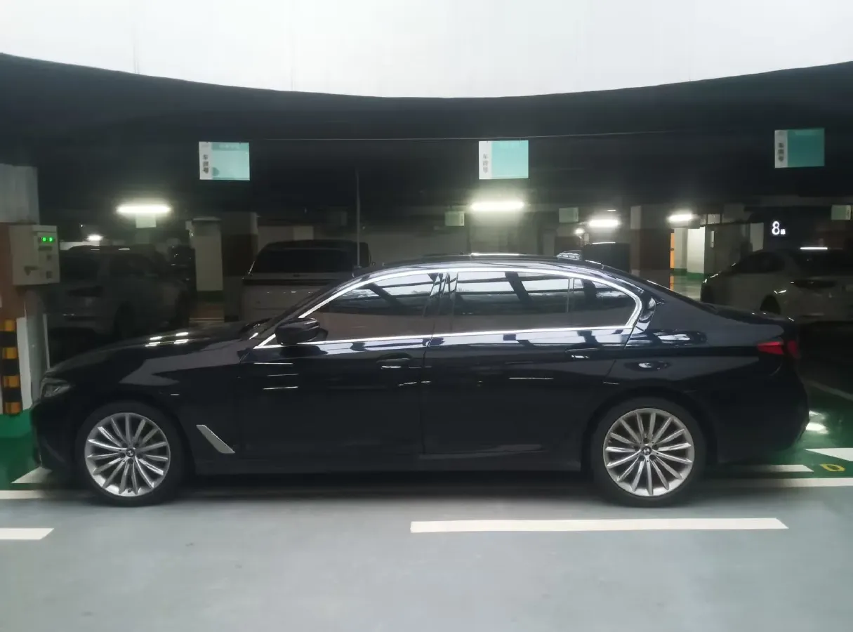 2022 BMW 5 Series 2.0T 252HP L4 8AT,autocango,china used car exporter,china ev exporter,chinese used car exporter,chinese used ev exporter