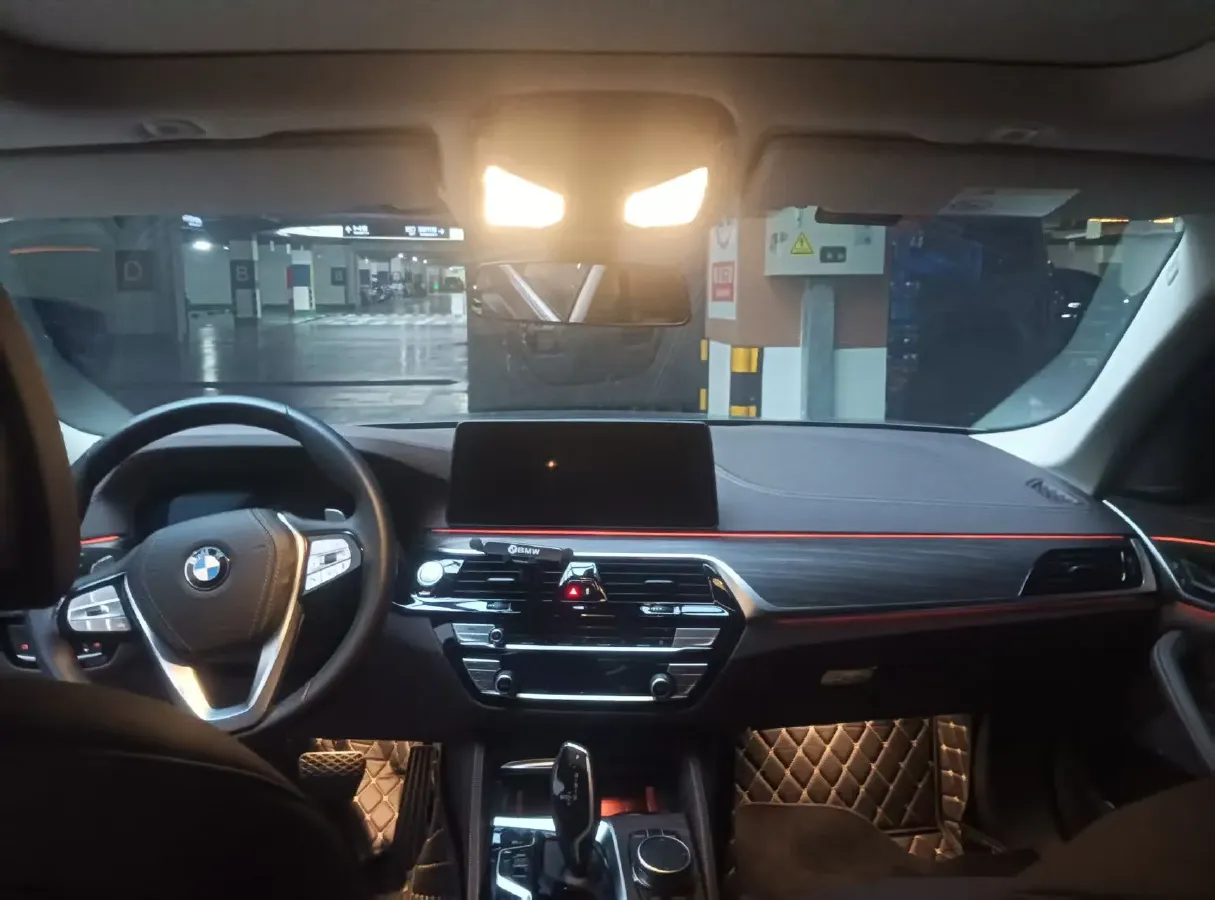 2022 BMW 5 Series 2.0T 252HP L4 8AT,autocango,china used car exporter,china ev exporter,chinese used car exporter,chinese used ev exporter