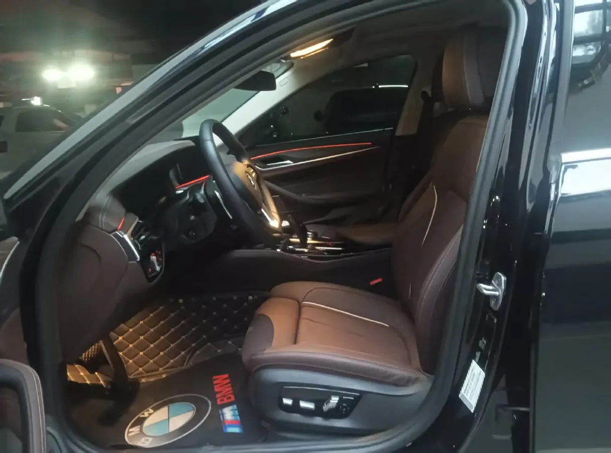 2022 BMW 5 Series 2.0T 252HP L4 8AT,autocango,china used car exporter,china ev exporter,chinese used car exporter,chinese used ev exporter