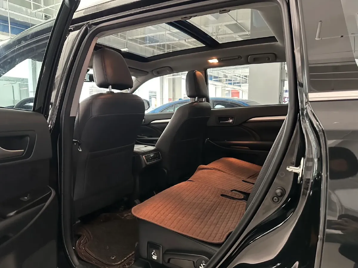 2018 Jeep Grand Commander 2.0T 265HP L4 9AT,autocango,china used car exporter,china ev exporter,chinese used car exporter,chinese used ev exporter