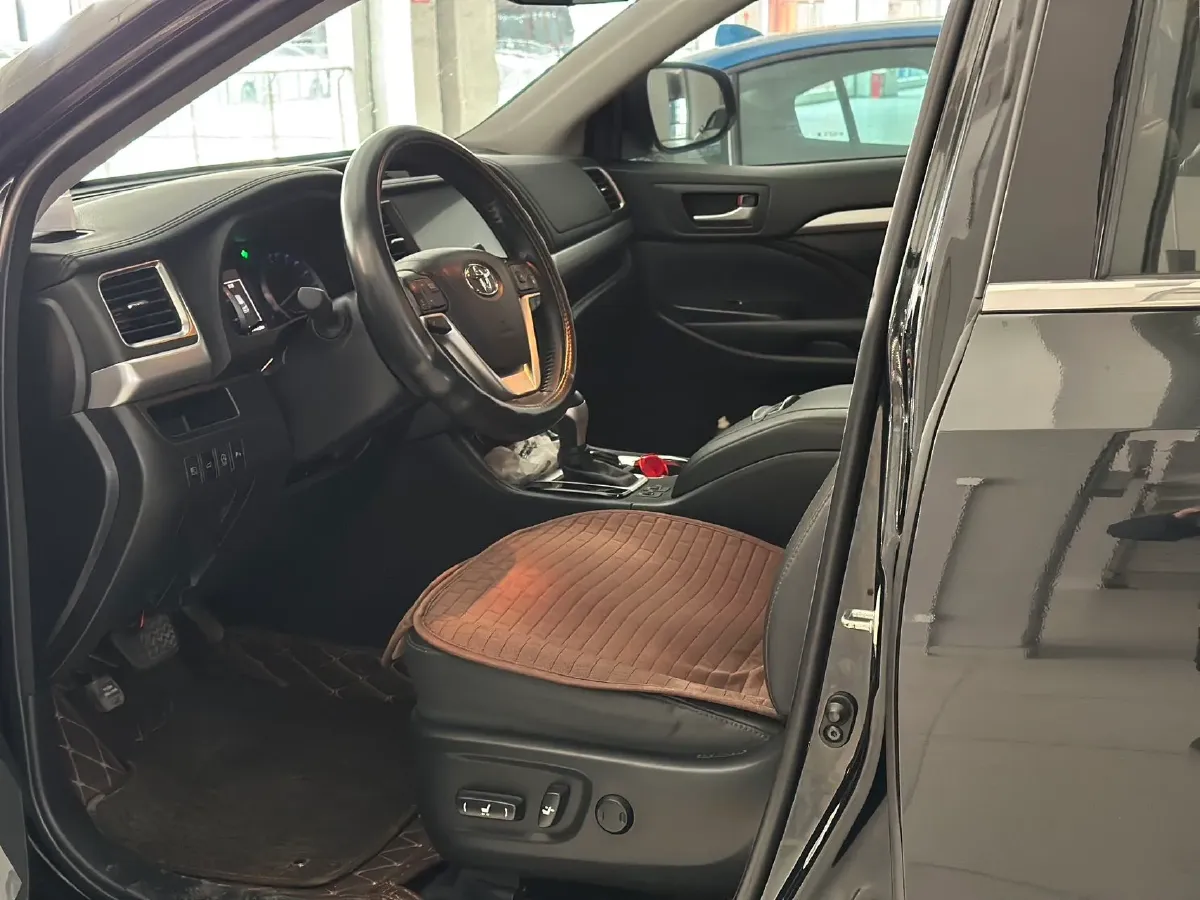 2018 Jeep Grand Commander 2.0T 265HP L4 9AT,autocango,china used car exporter,china ev exporter,chinese used car exporter,chinese used ev exporter