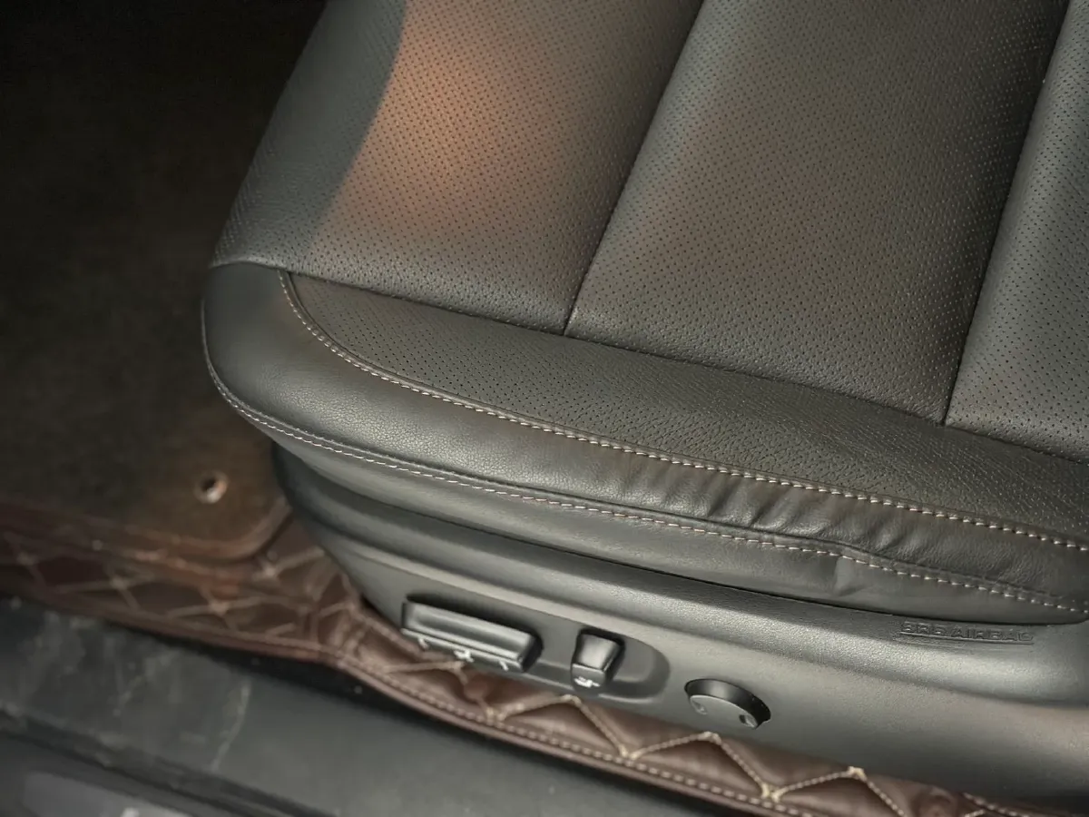 2018 Jeep Grand Commander 2.0T 265HP L4 9AT,autocango,china used car exporter,china ev exporter,chinese used car exporter,chinese used ev exporter