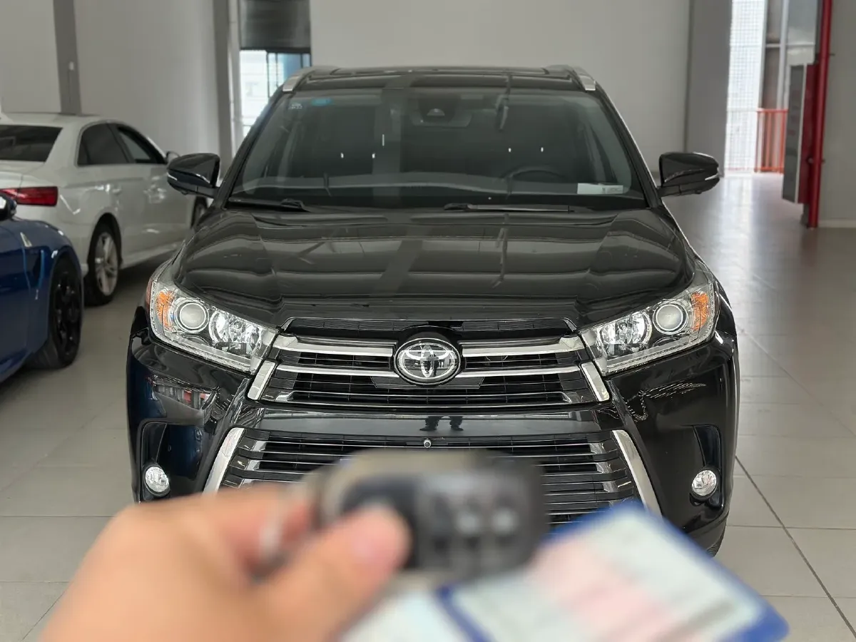 2018 Jeep Grand Commander 2.0T 265HP L4 9AT,autocango,china used car exporter,china ev exporter,chinese used car exporter,chinese used ev exporter