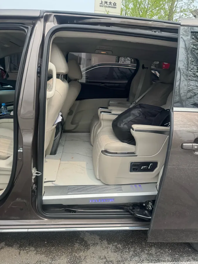 2023 Buick GL8 2.0T 237HP L4 9AT,autocango,china used car exporter,china ev exporter,chinese used car exporter,chinese used ev exporter