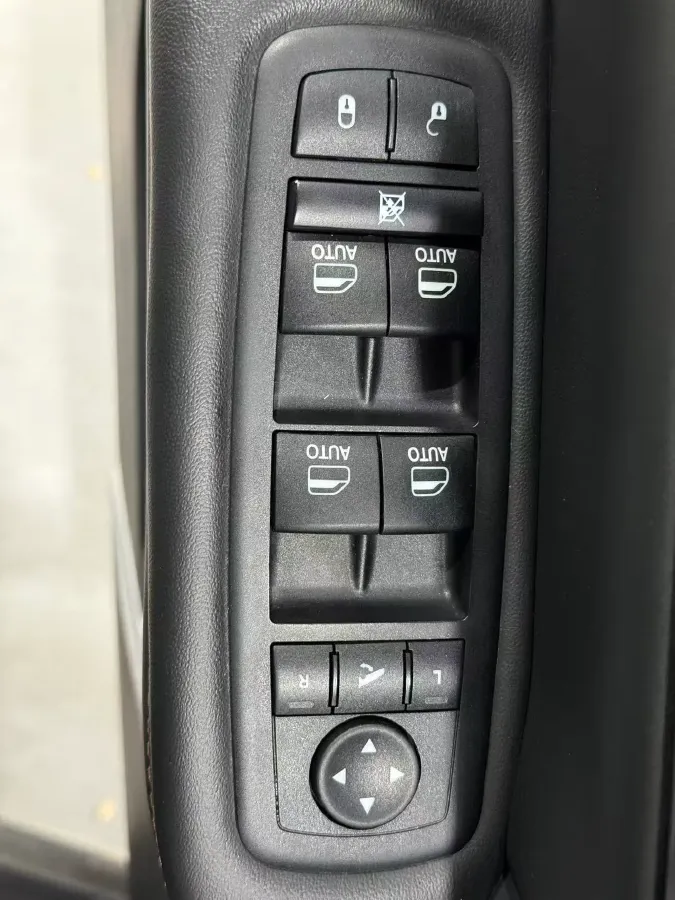 2018 Jeep Grand Commander 2.0T 265HP L4 9AT,autocango,china used car exporter,china ev exporter,chinese used car exporter,chinese used ev exporter