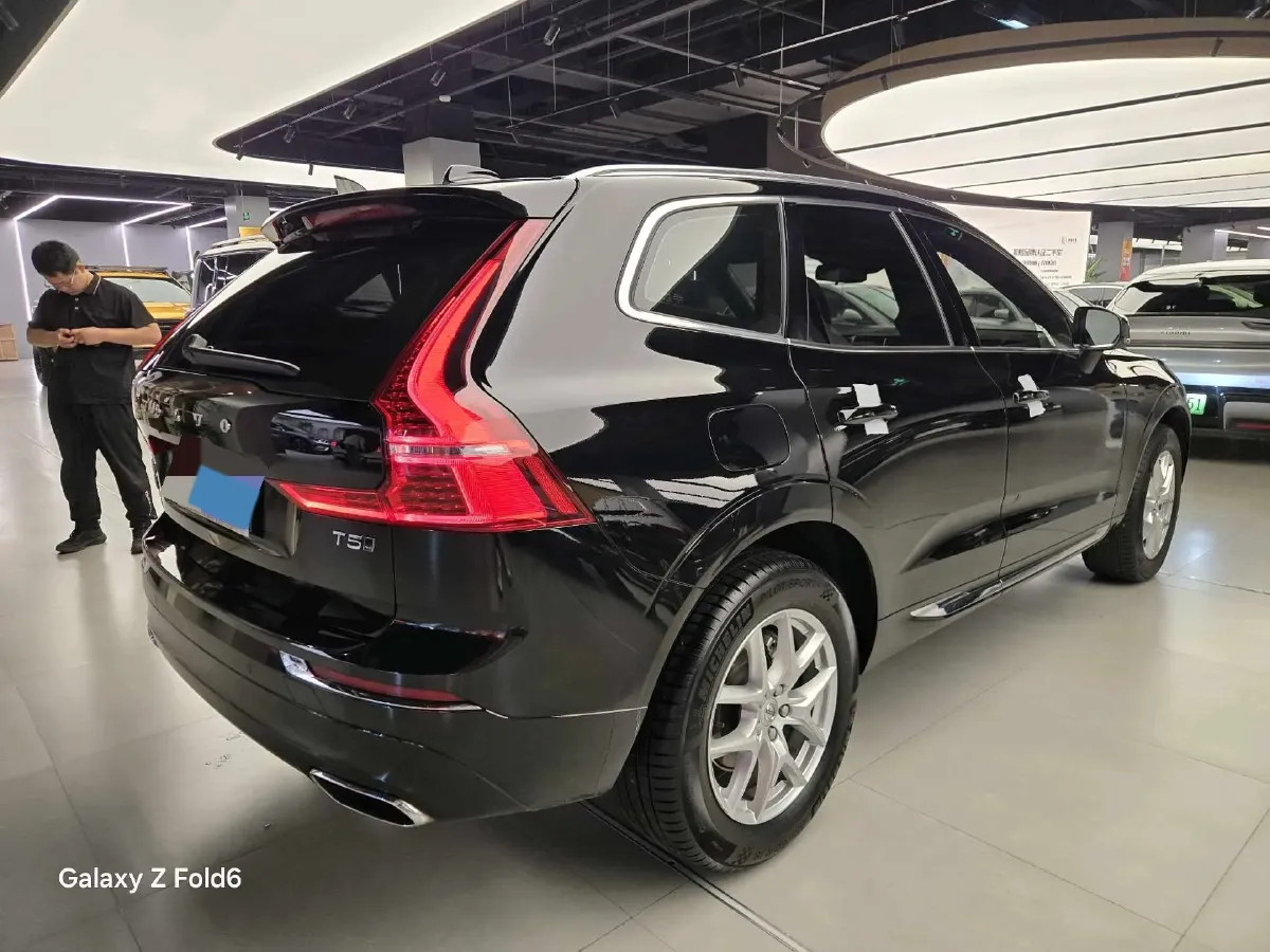 2021 Volvo XC60 2.0T 250HP L4 8AT,autocango,china used car exporter,china ev exporter,chinese used car exporter,chinese used ev exporter