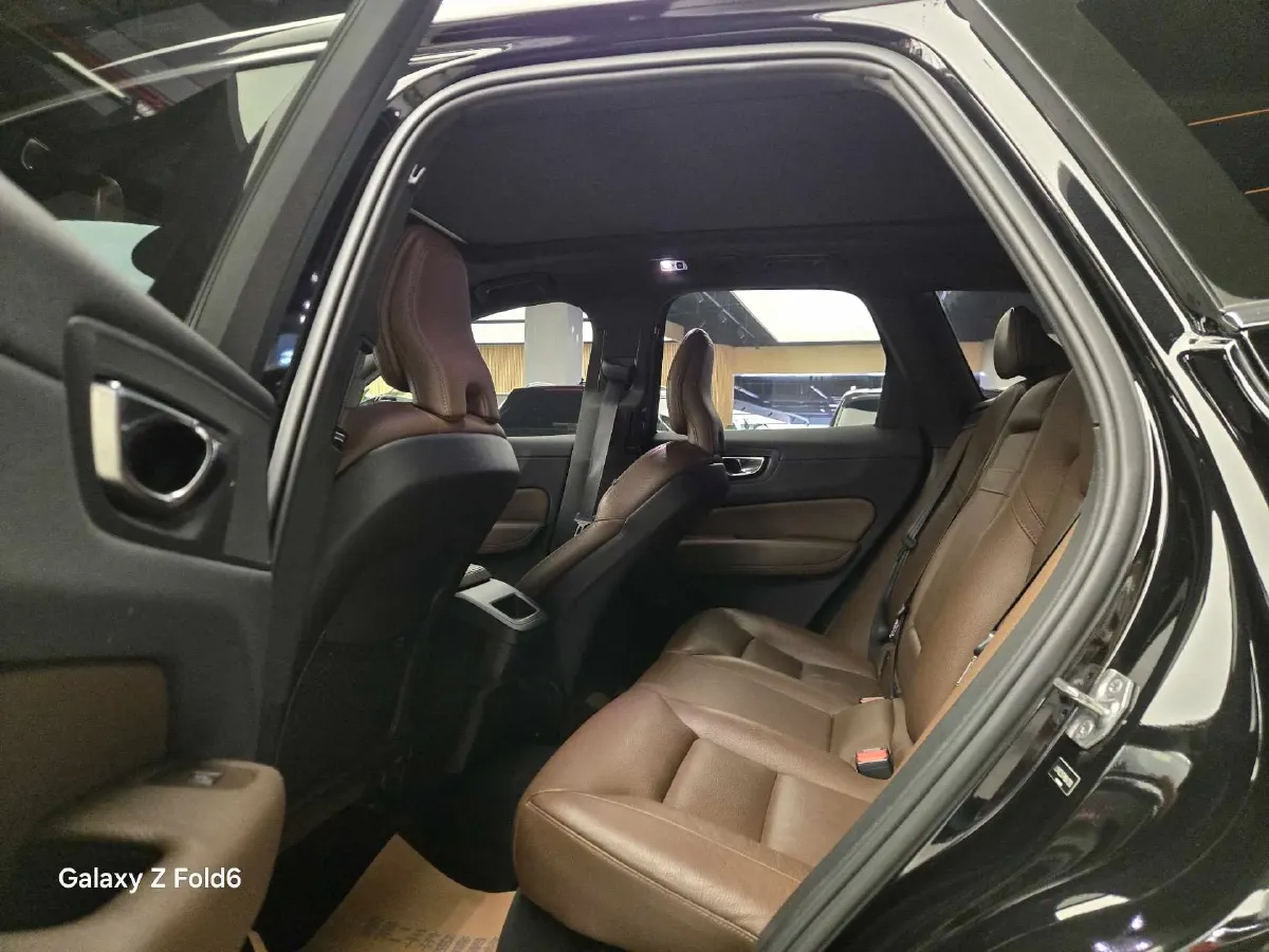 2021 Volvo XC60 2.0T 250HP L4 8AT,autocango,china used car exporter,china ev exporter,chinese used car exporter,chinese used ev exporter