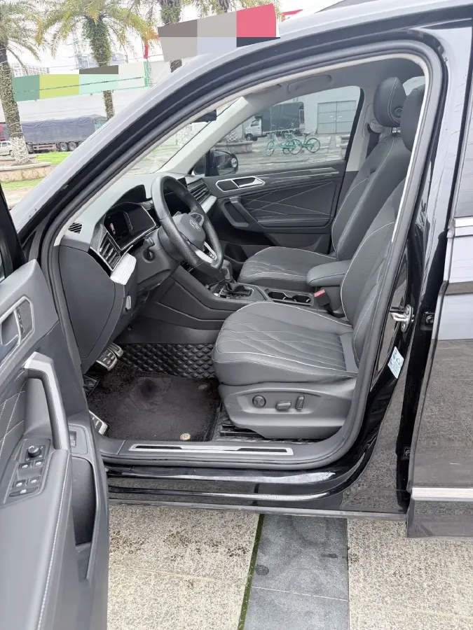 2024 Volkswagen Tiguan L 2.0T 186HP L4 7DCT,autocango,china used car exporter,china ev exporter,chinese used car exporter,chinese used ev exporter