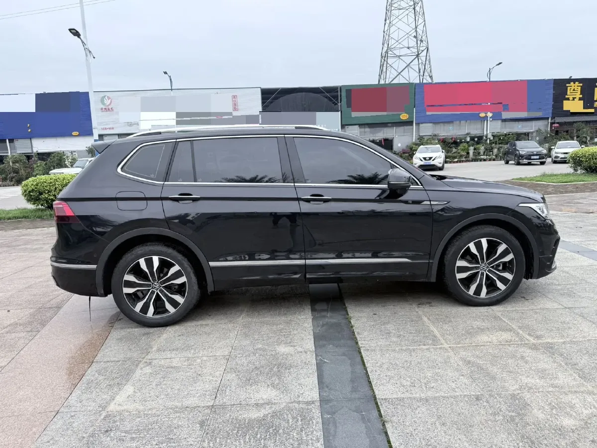 2024 Volkswagen Tiguan L 2.0T 186HP L4 7DCT,autocango,china used car exporter,china ev exporter,chinese used car exporter,chinese used ev exporter