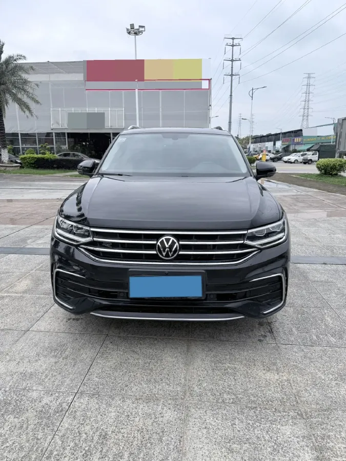 2024 Volkswagen Tiguan L 2.0T 186HP L4 7DCT,autocango,china used car exporter,china ev exporter,chinese used car exporter,chinese used ev exporter