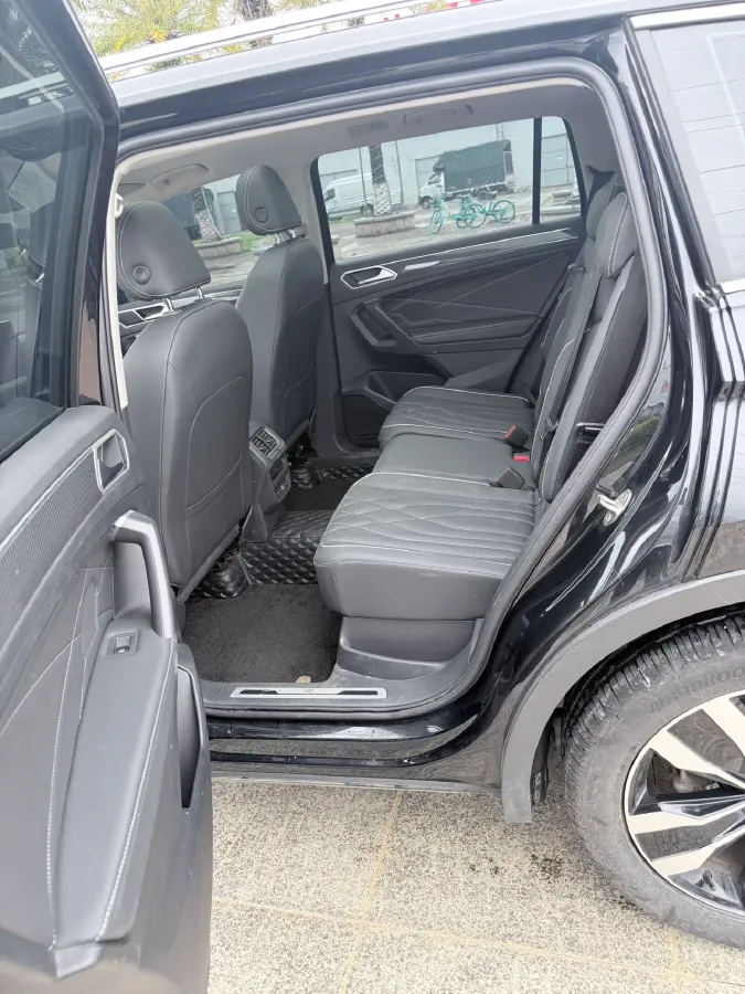 2024 Volkswagen Tiguan L 2.0T 186HP L4 7DCT,autocango,china used car exporter,china ev exporter,chinese used car exporter,chinese used ev exporter