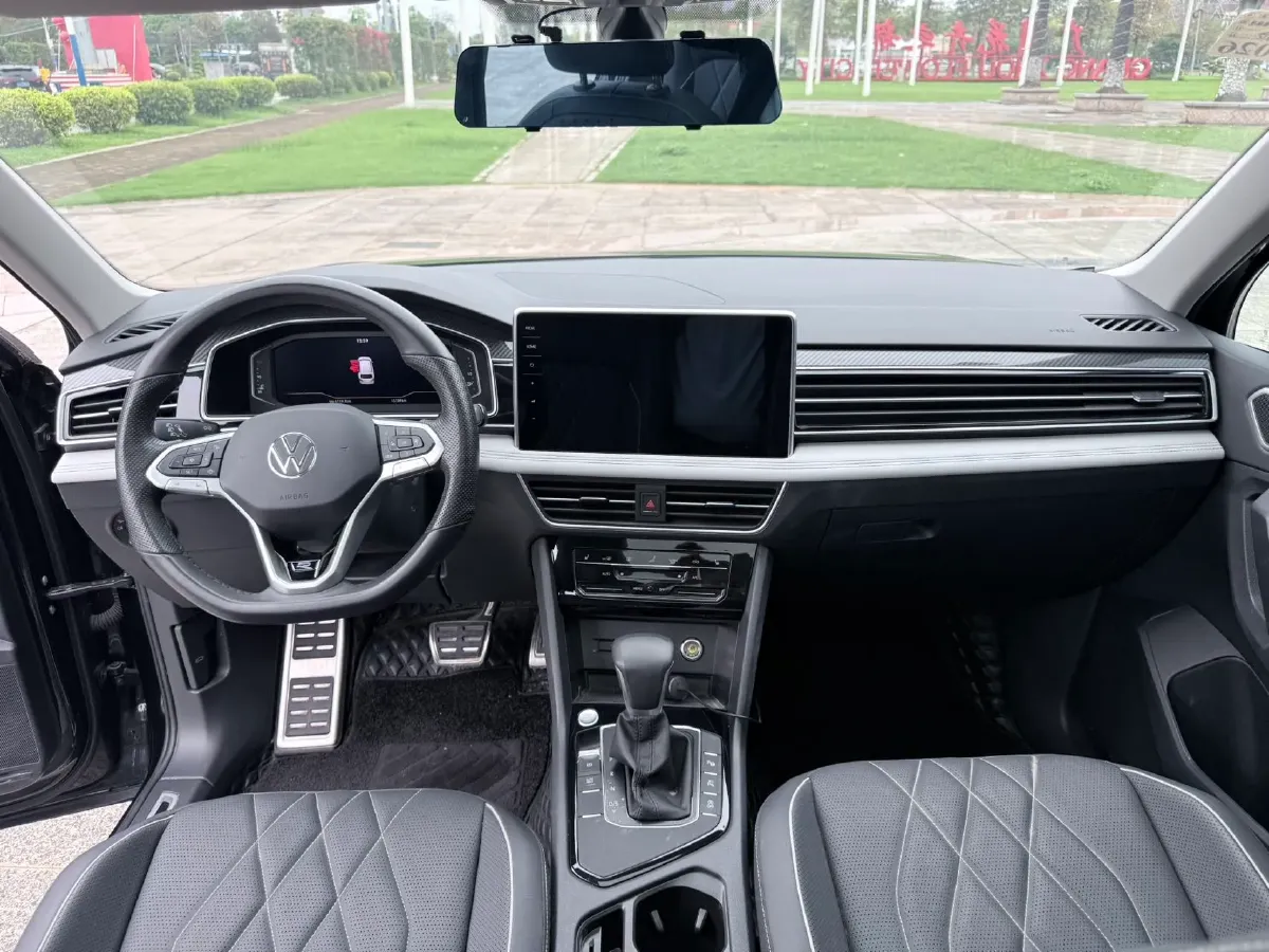 2024 Volkswagen Tiguan L 2.0T 186HP L4 7DCT,autocango,china used car exporter,china ev exporter,chinese used car exporter,chinese used ev exporter