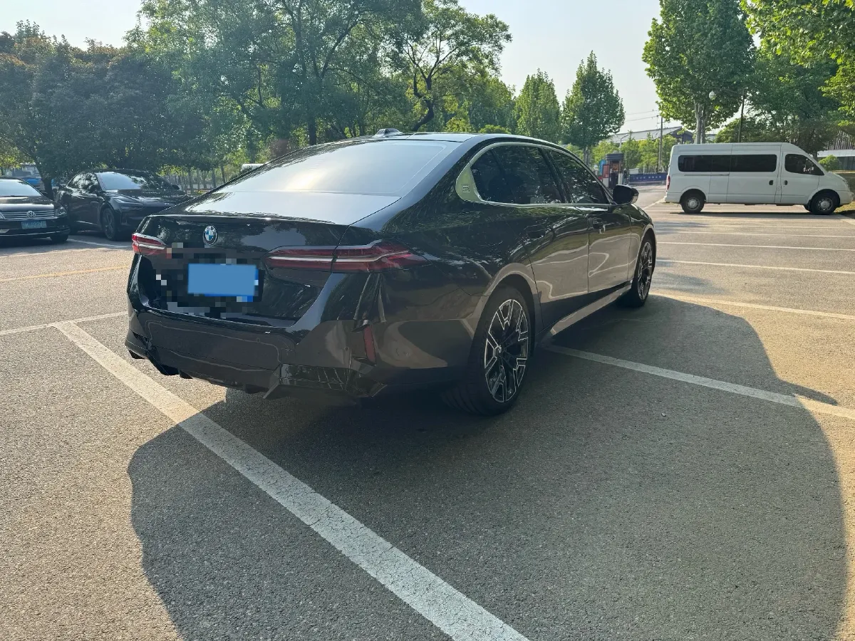 2025 BMW 5 Series 2.0T 258HP L4 8AT,autocango,china used car exporter,china ev exporter,chinese used car exporter,chinese used ev exporter